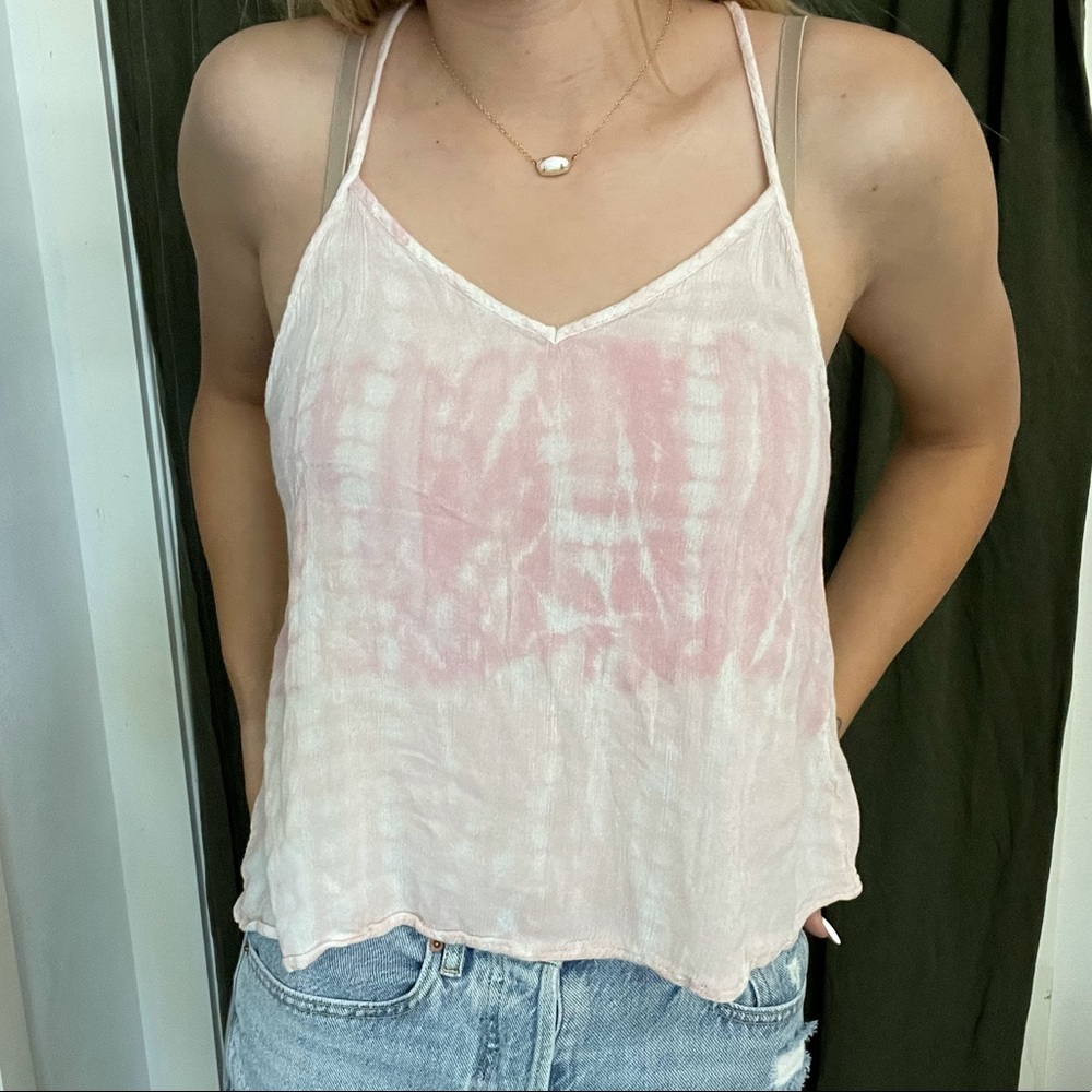 adorable pink tie-dye tank top with super cute back detail! size M
